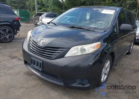 2011 Toyota Sienna Base V6 z USA, uszkodzony, nr VIN 5TDZK3DCXBS146784